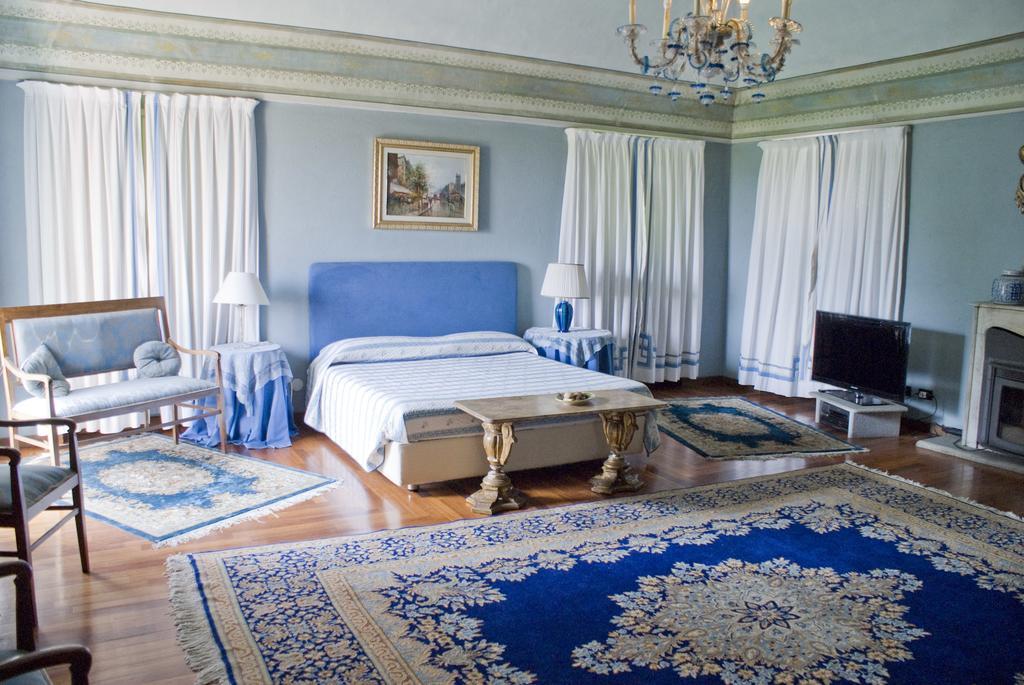Torre Dei Frati Bed & Breakfast Fossano Cameră foto