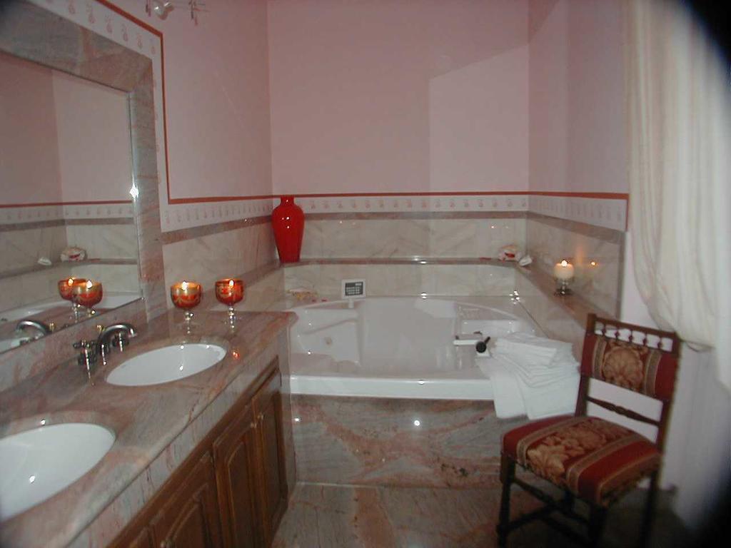 Torre Dei Frati Bed & Breakfast Fossano Cameră foto